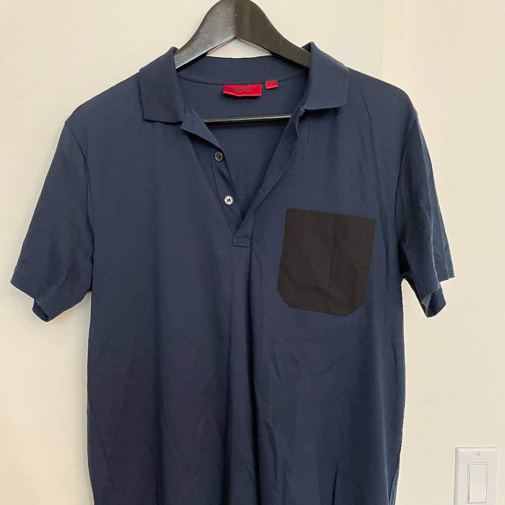 Hugo Boss Red Label Short Sleeve Blue Polo Black front pocket, Mens Size Medium